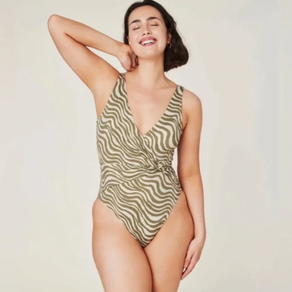 *NWT* Andie The Capri One Piece Swimsuit - Picture 2 of 13